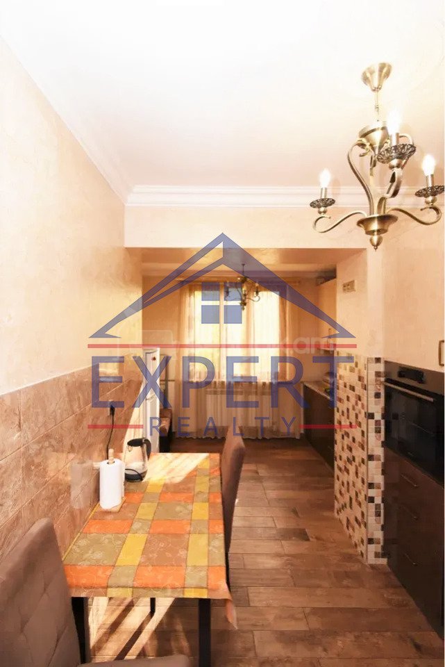 3 Սենյականոց Բնակարան Քարե Շենքում, 83քմ, 2/4 հարկ, Կապիտալ Վերանորոգված, Կահավորված, Արևկող