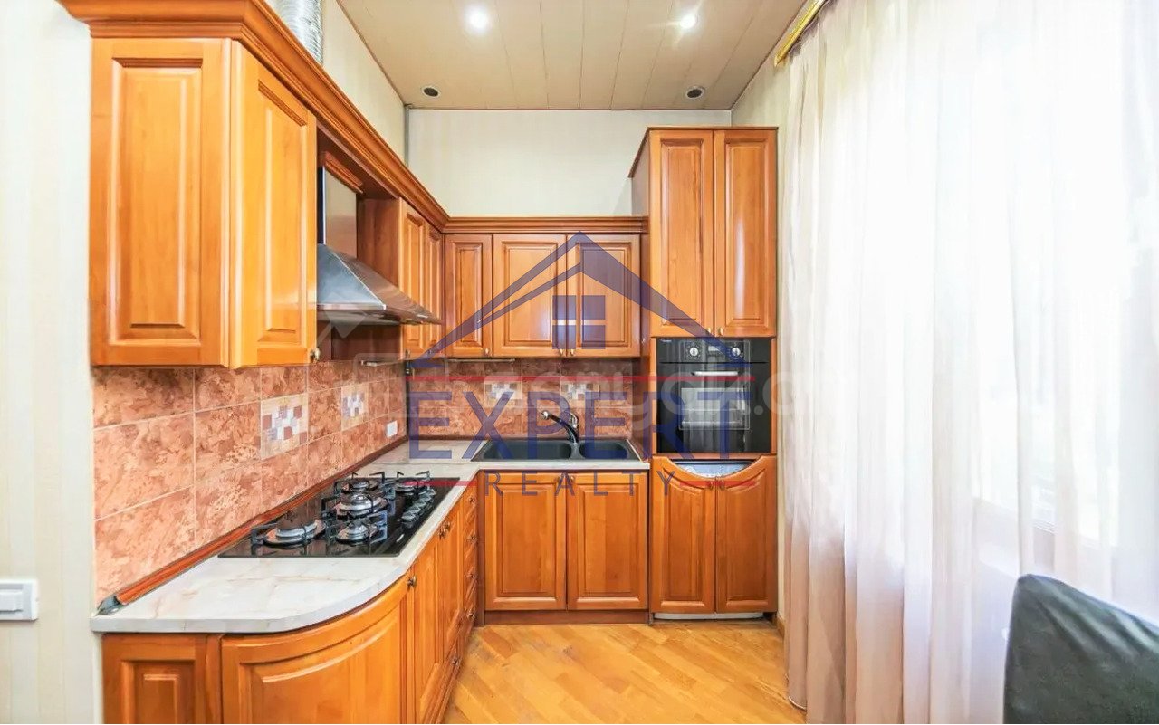 2 Սենյականոց Բնակարան Քարե Շենքում, 69քմ, 5/5 հարկ, Կապիտալ Վերանորոգված, Կահավորված, Արևկող