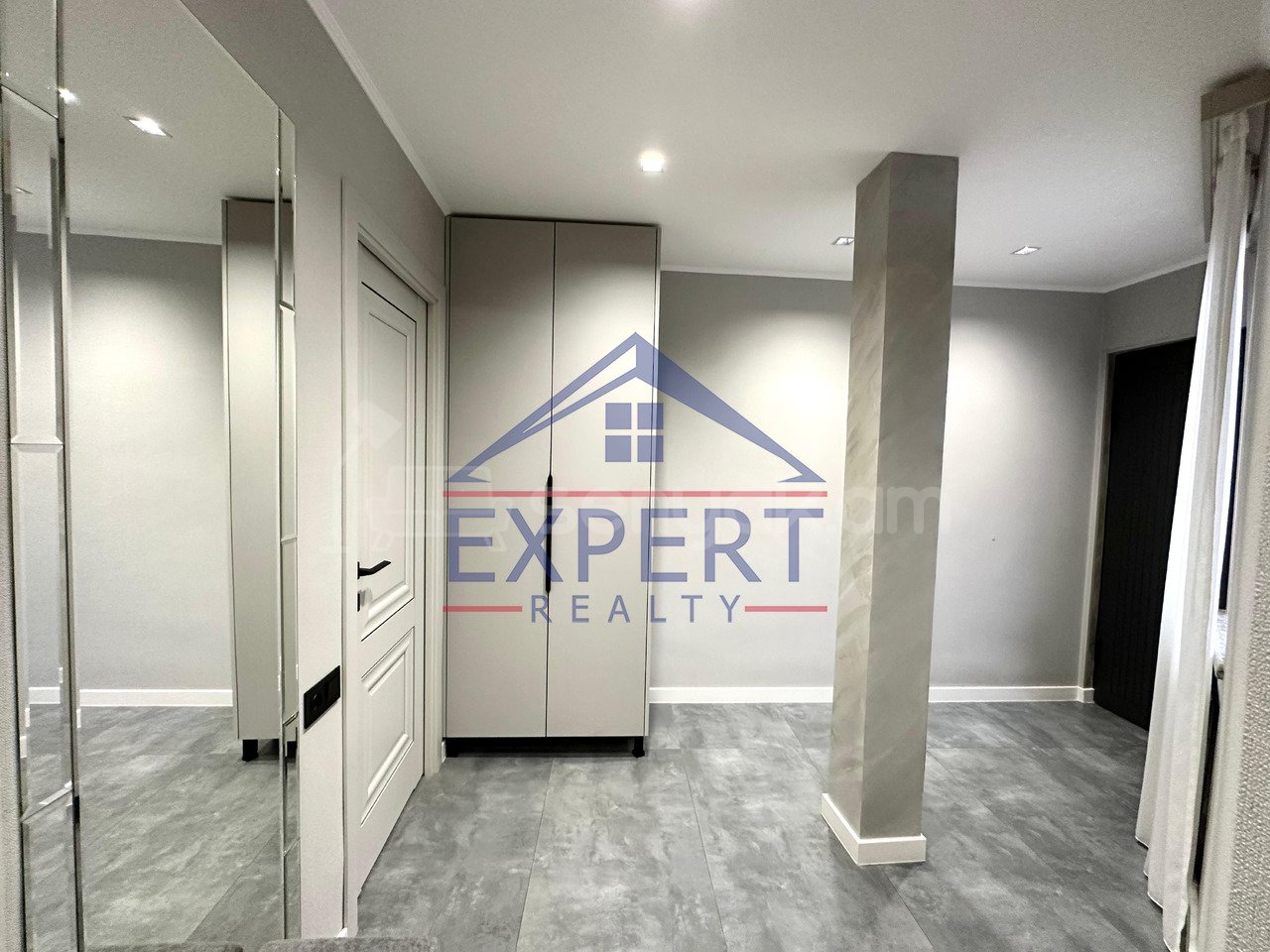 3 Սենյականոց Բնակարան Քարե Շենքում, 58քմ, 3/5 հարկ, Դիզայներական Վերանորոգված, Կահավորված, Արևկող