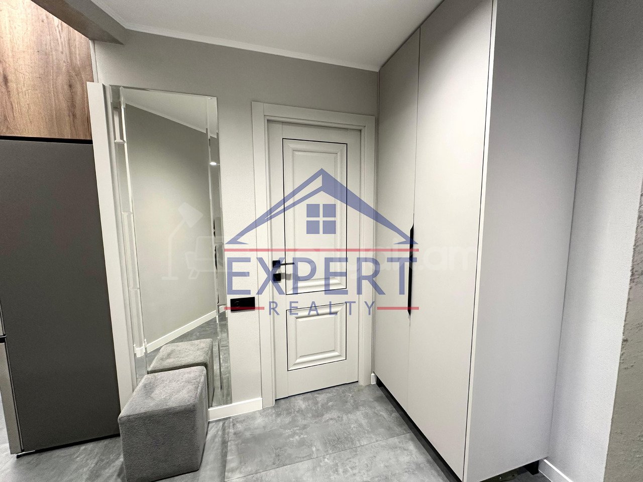 3 Սենյականոց Բնակարան Քարե Շենքում, 58քմ, 3/5 հարկ, Դիզայներական Վերանորոգված, Կահավորված, Արևկող