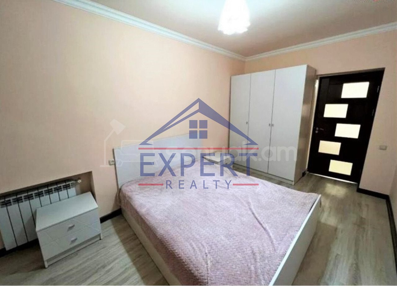 3 Սենյականոց Բնակարան Քարե Շենքում, 72քմ, 4/5 հարկ, Կապիտալ Վերանորոգված, Կահավորված