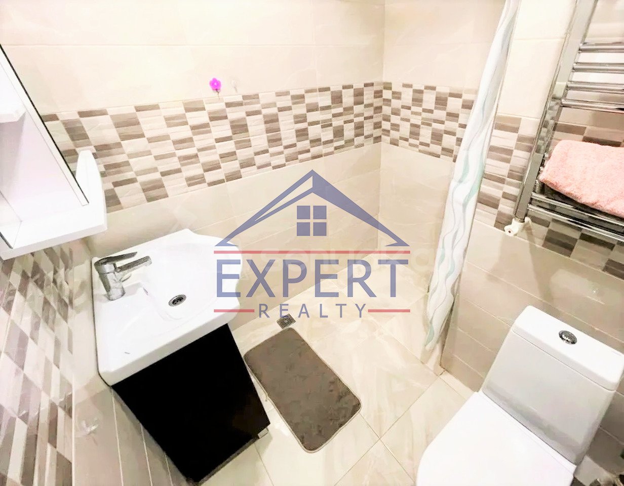 3 Սենյականոց Բնակարան Քարե Շենքում, 72քմ, 4/5 հարկ, Կապիտալ Վերանորոգված, Կահավորված