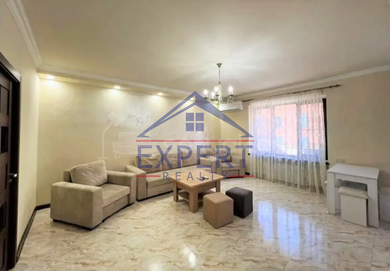 3 Սենյականոց Բնակարան Քարե Շենքում, 72քմ, 4/5 հարկ, Կապիտալ Վերանորոգված, Կահավորված