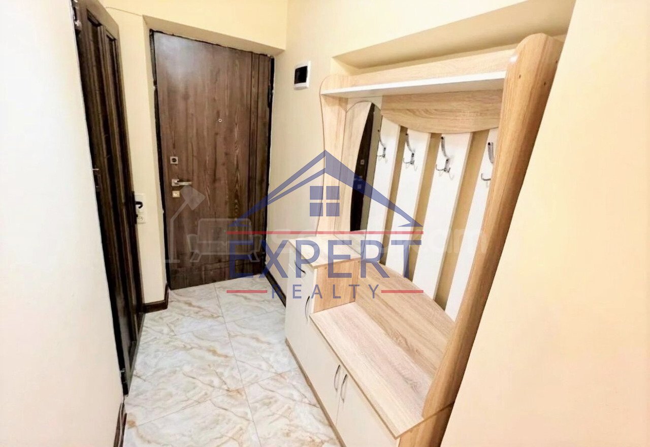 3 Սենյականոց Բնակարան Քարե Շենքում, 72քմ, 4/5 հարկ, Կապիտալ Վերանորոգված, Կահավորված