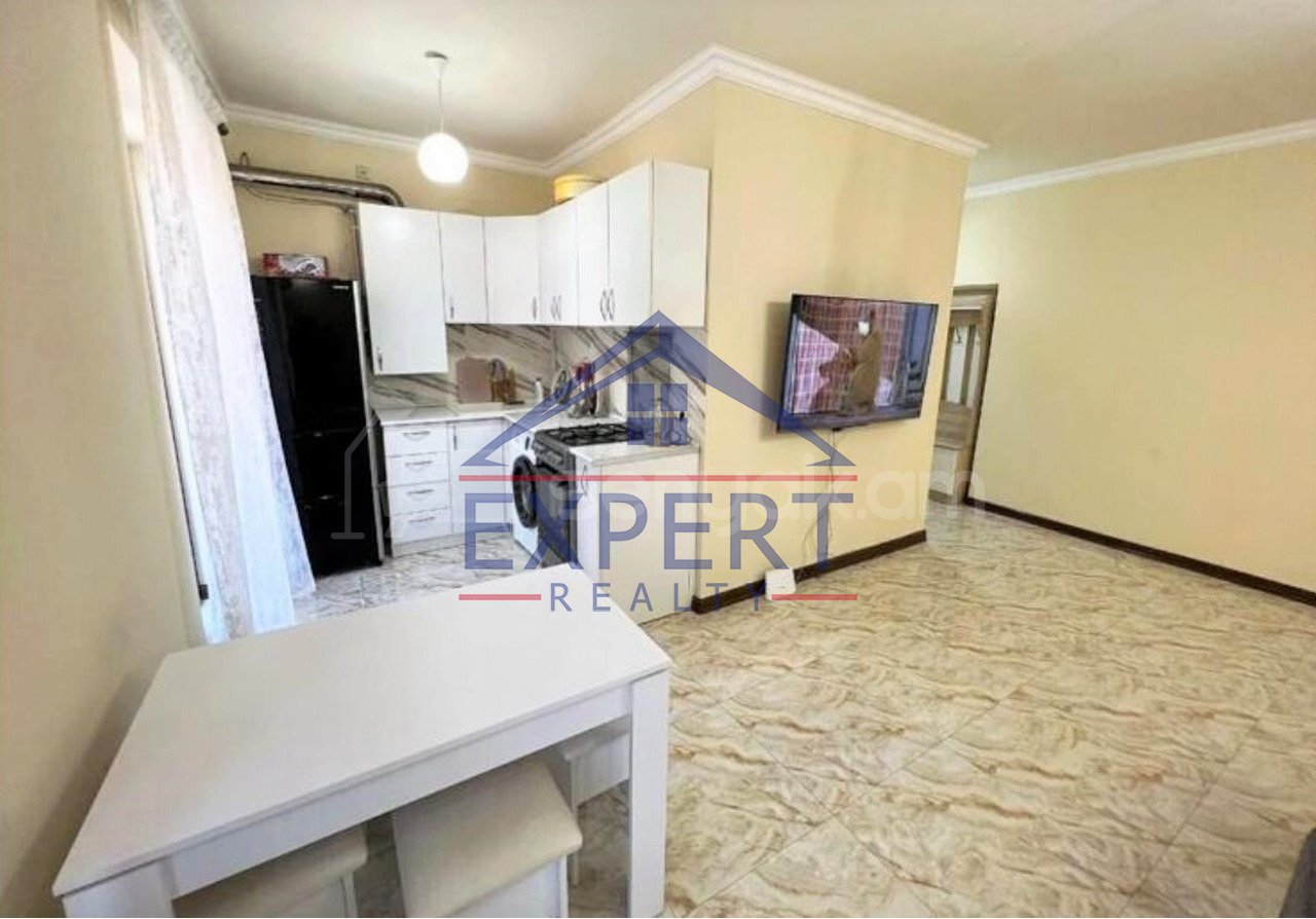 3 Սենյականոց Բնակարան Քարե Շենքում, 72քմ, 4/5 հարկ, Կապիտալ Վերանորոգված, Կահավորված