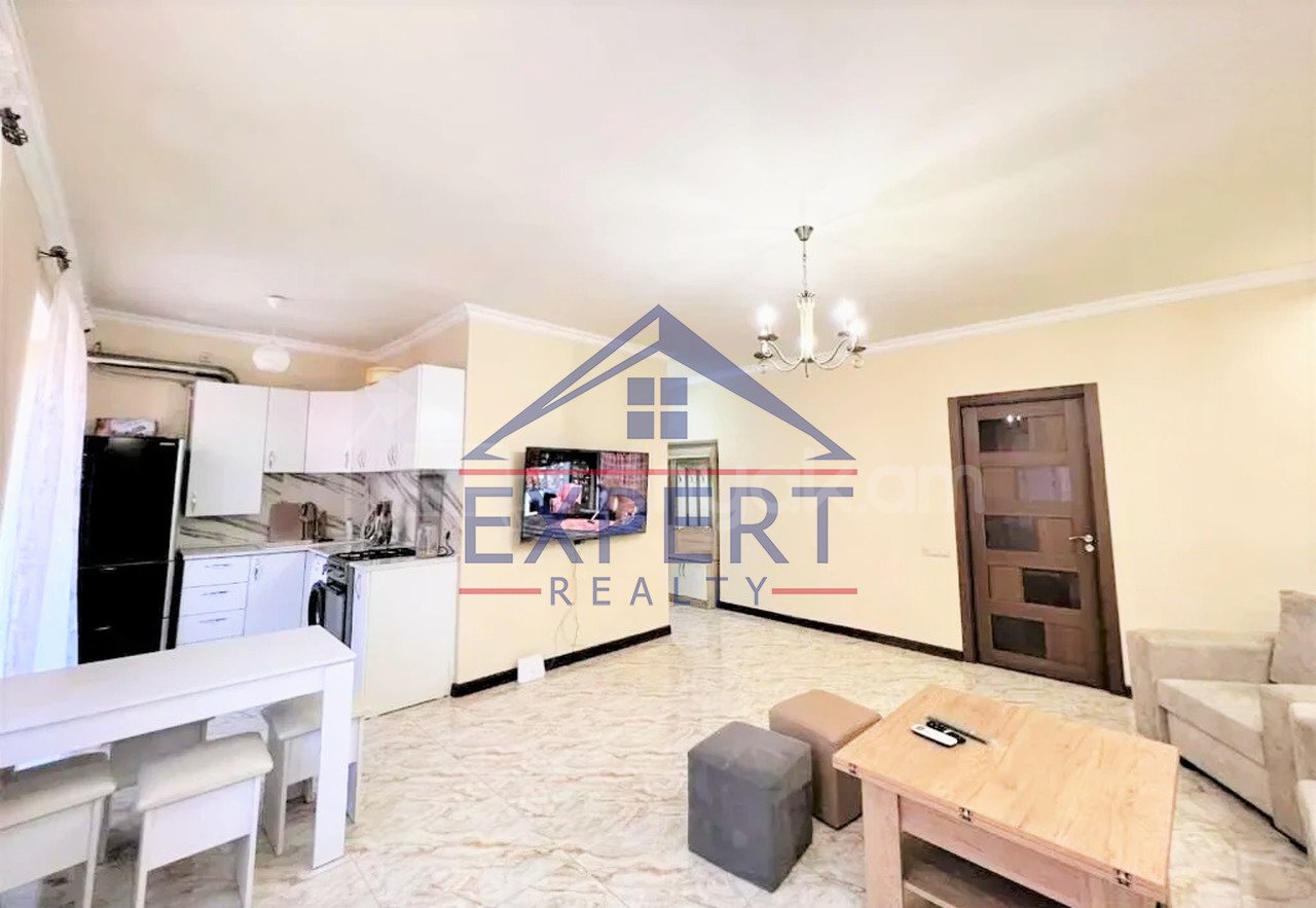 3 Սենյականոց Բնակարան Քարե Շենքում, 72քմ, 4/5 հարկ, Կապիտալ Վերանորոգված, Կահավորված