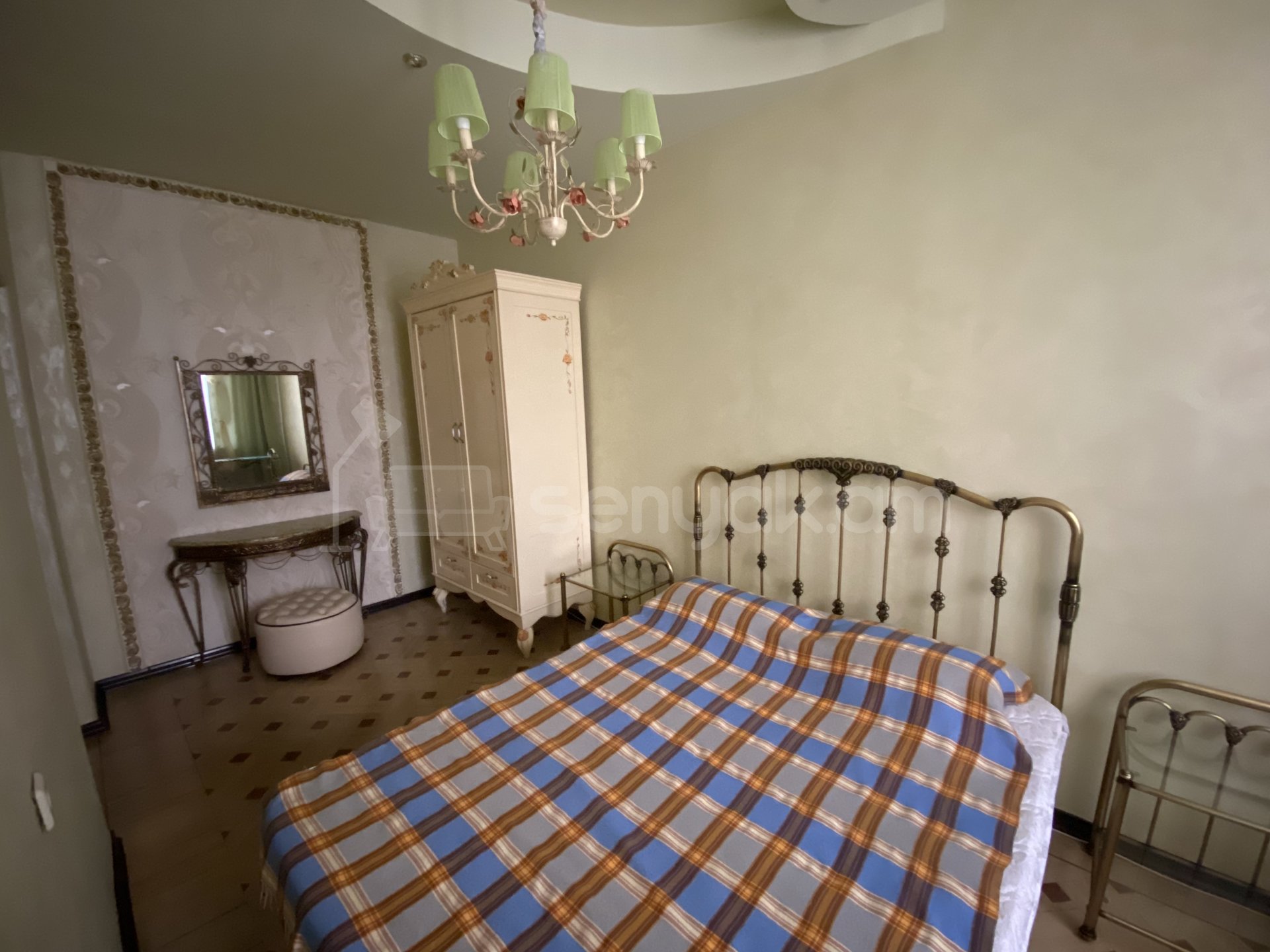 3 Սենյականոց Բնակարան Քարե Շենքում, 80քմ, 3/5 հարկ, Կապիտալ Վերանորոգված, Կահավորված, Արևկող