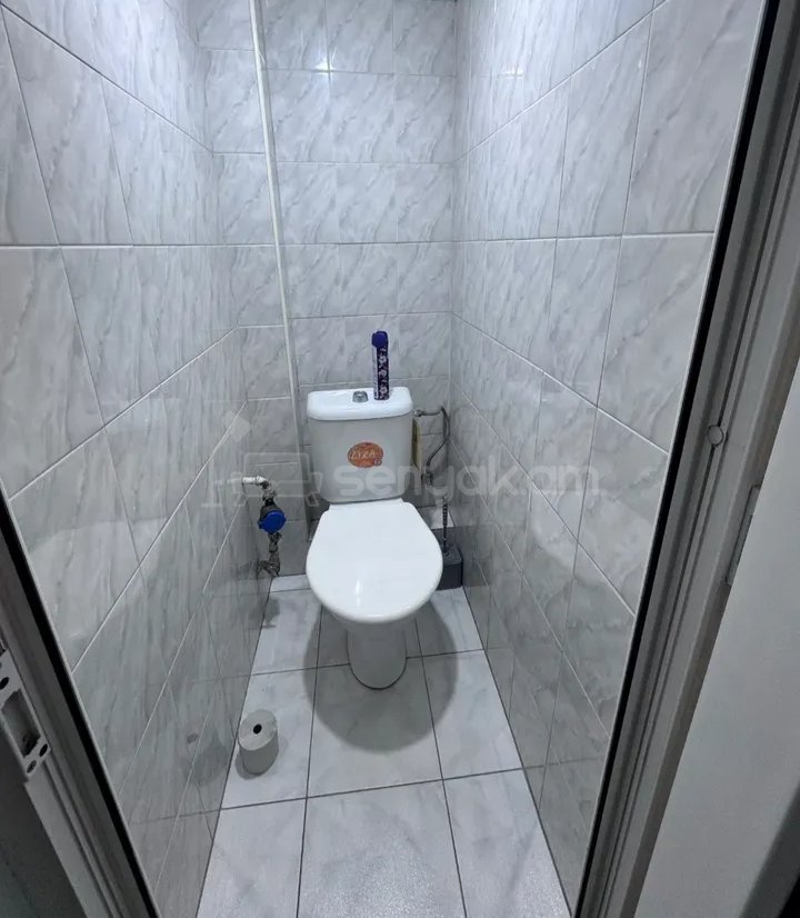 3 Սենյականոց Բնակարան Քարե Շենքում, 77քմ, 3/5 հարկ, Կապիտալ Վերանորոգված, Կահավորված, Արևկող