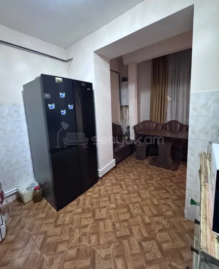 3 Սենյականոց Բնակարան Քարե Շենքում, 77քմ, 3/5 հարկ, Կապիտալ Վերանորոգված, Կահավորված, Արևկող