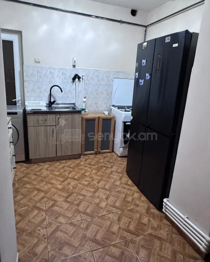 3 Սենյականոց Բնակարան Քարե Շենքում, 77քմ, 3/5 հարկ, Կապիտալ Վերանորոգված, Կահավորված, Արևկող