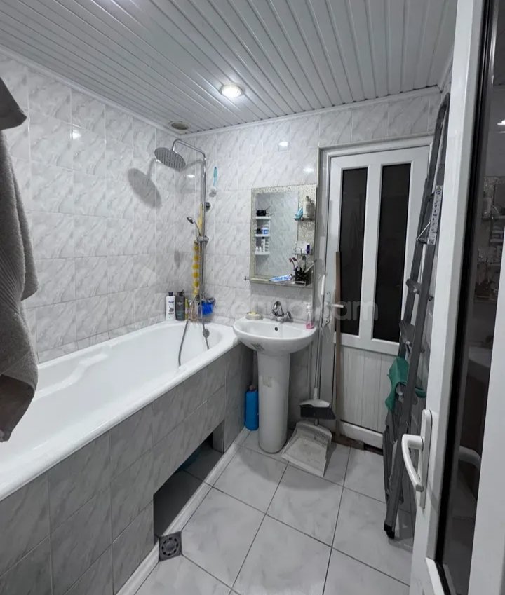 3 Սենյականոց Բնակարան Քարե Շենքում, 77քմ, 3/5 հարկ, Կապիտալ Վերանորոգված, Կահավորված, Արևկող