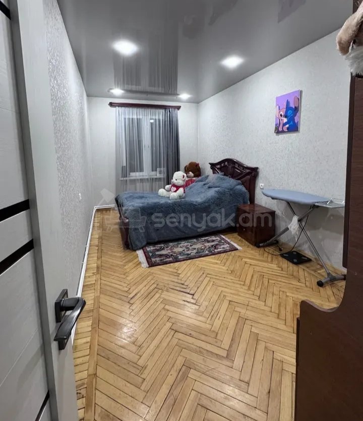 3 Սենյականոց Բնակարան Քարե Շենքում, 77քմ, 3/5 հարկ, Կապիտալ Վերանորոգված, Կահավորված, Արևկող