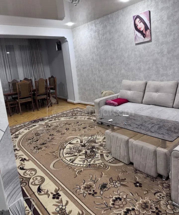 3 Սենյականոց Բնակարան Քարե Շենքում, 77քմ, 3/5 հարկ, Կապիտալ Վերանորոգված, Կահավորված, Արևկող