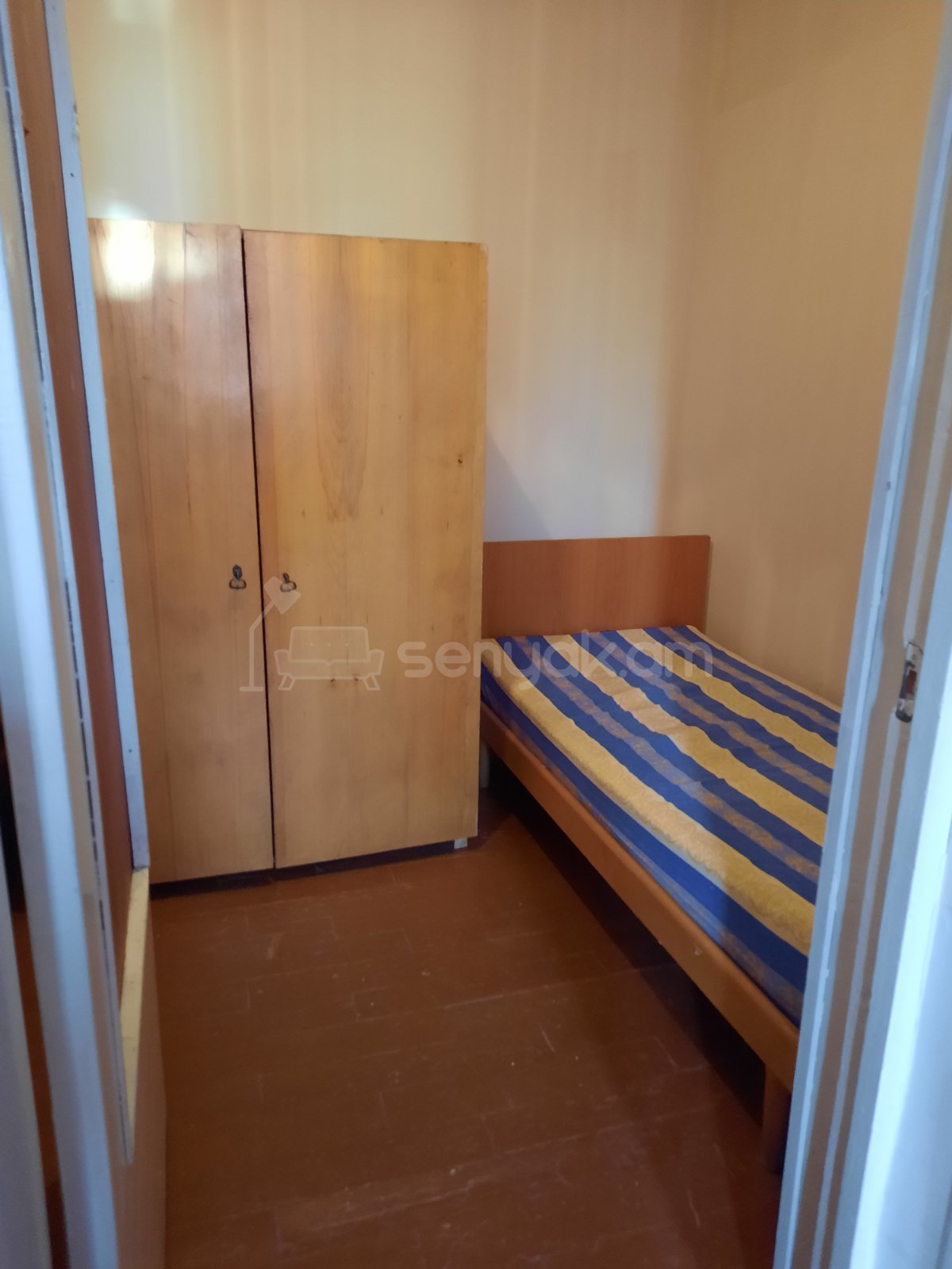 2 Սենյականոց Բնակարան Քարե Շենքում, 40քմ, 1/1 հարկ, Նորմալ Վիճակում, Կահավորված