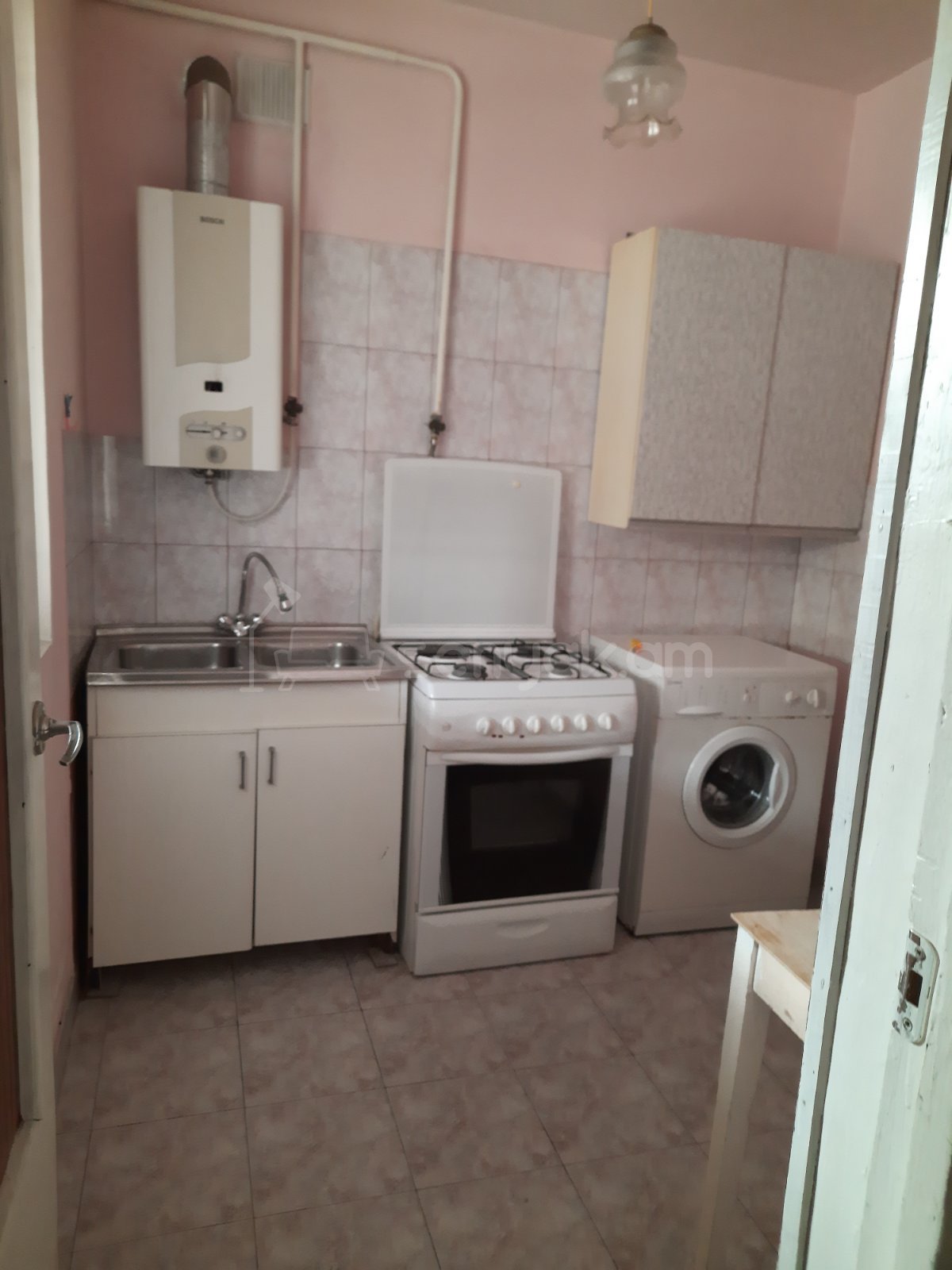 2 Սենյականոց Բնակարան Քարե Շենքում, 40քմ, 1/1 հարկ, Նորմալ Վիճակում, Կահավորված