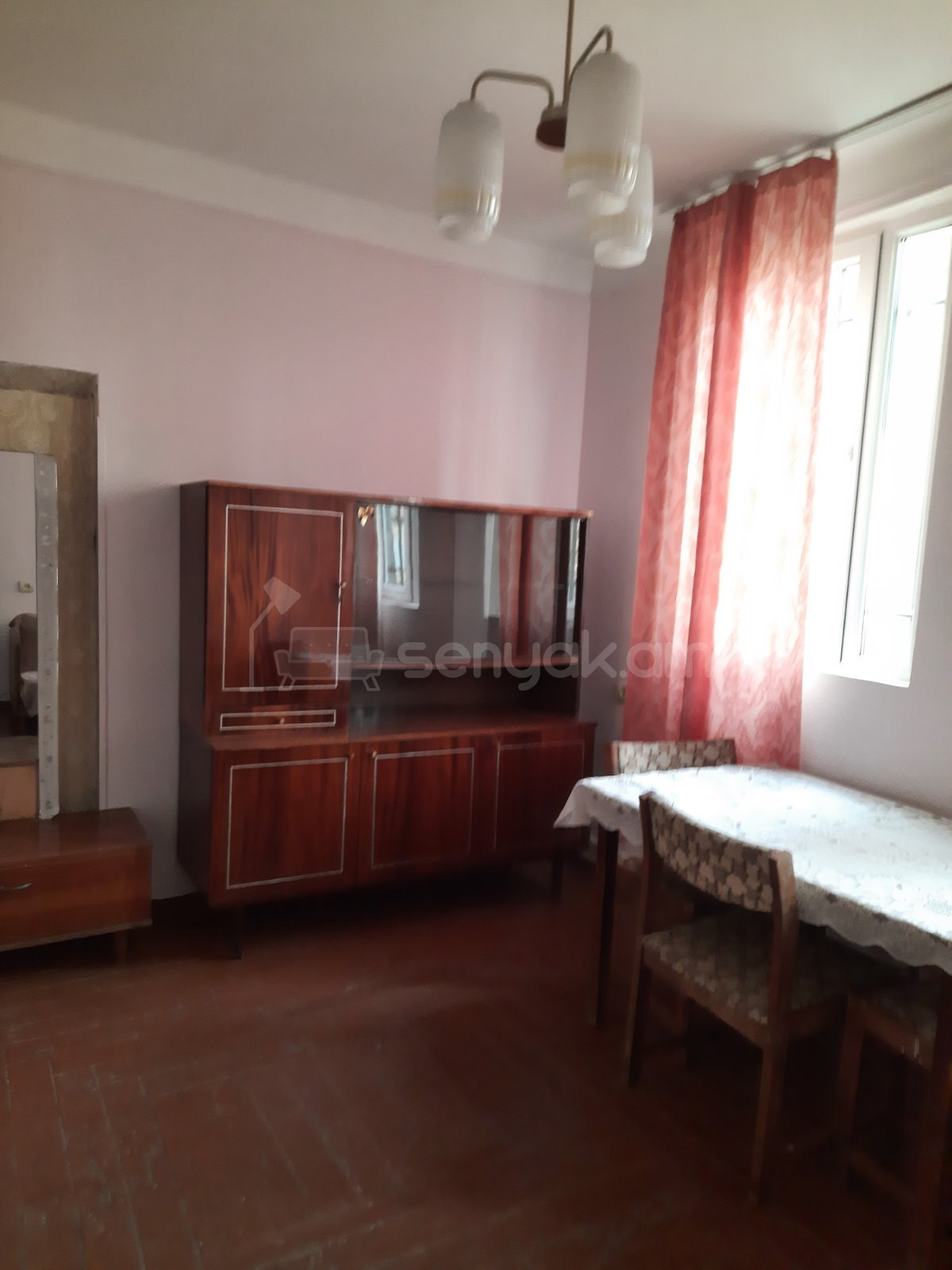 2 Սենյականոց Բնակարան Քարե Շենքում, 40քմ, 1/1 հարկ, Նորմալ Վիճակում, Կահավորված