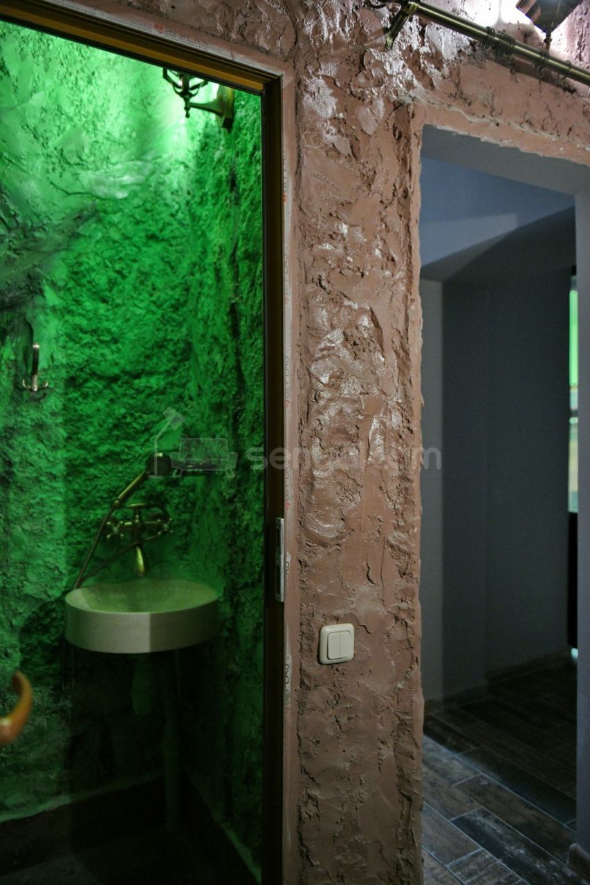 2 Սենյականոց Բնակարան Քարե Շենքում, 80քմ, 2/5 հարկ, Կապիտալ Վերանորոգված, Կահավորված, Արևկող