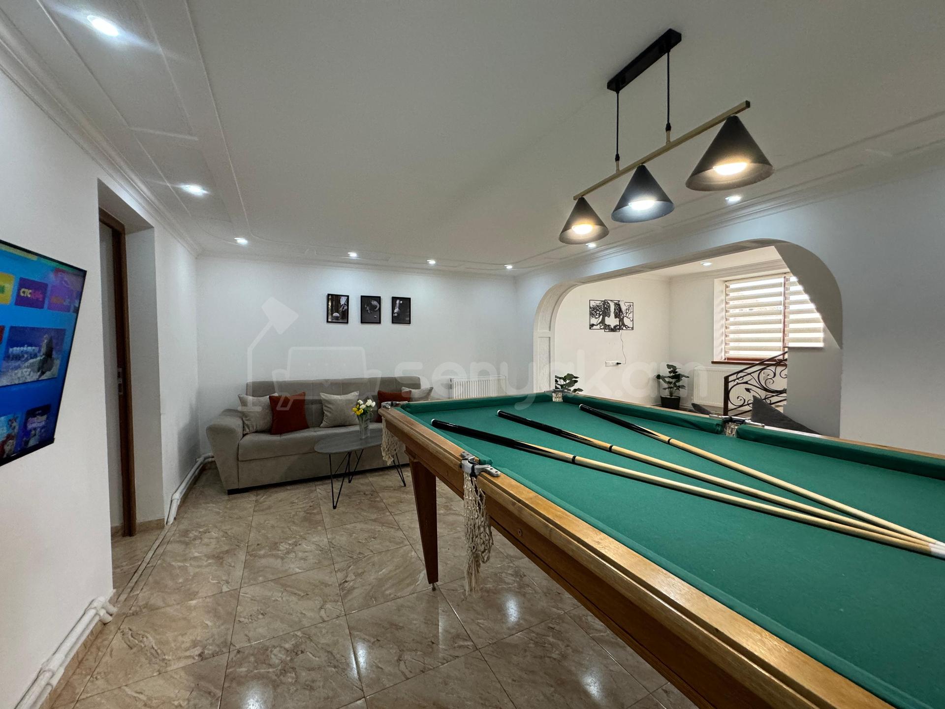 8 Սենյականոց Շքեղ Առանձնատուն, 300քմ, Լողավազանով