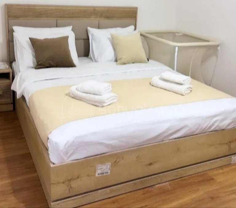 8 Սենյականոց Շքեղ Առանձնատուն, 300քմ, Լողավազանով