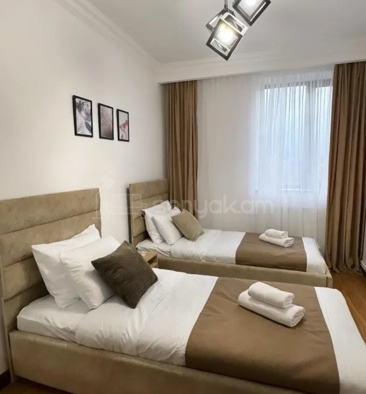 8 Սենյականոց Շքեղ Առանձնատուն, 300քմ, Լողավազանով