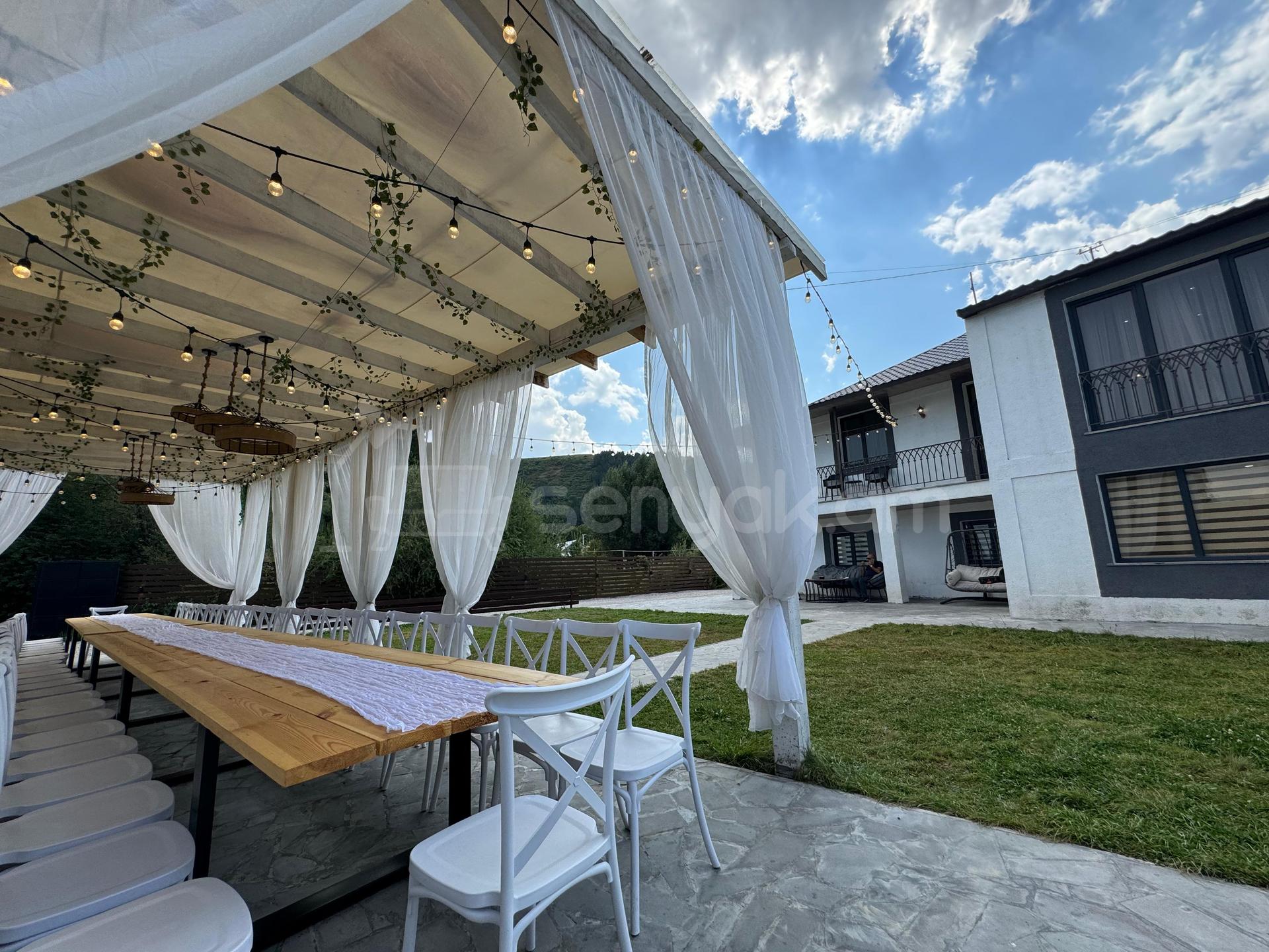 8 Սենյականոց Շքեղ Առանձնատուն, 300քմ, Լողավազանով