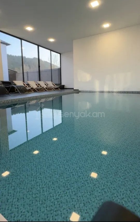 8 Սենյականոց Շքեղ Առանձնատուն, 300քմ, Լողավազանով