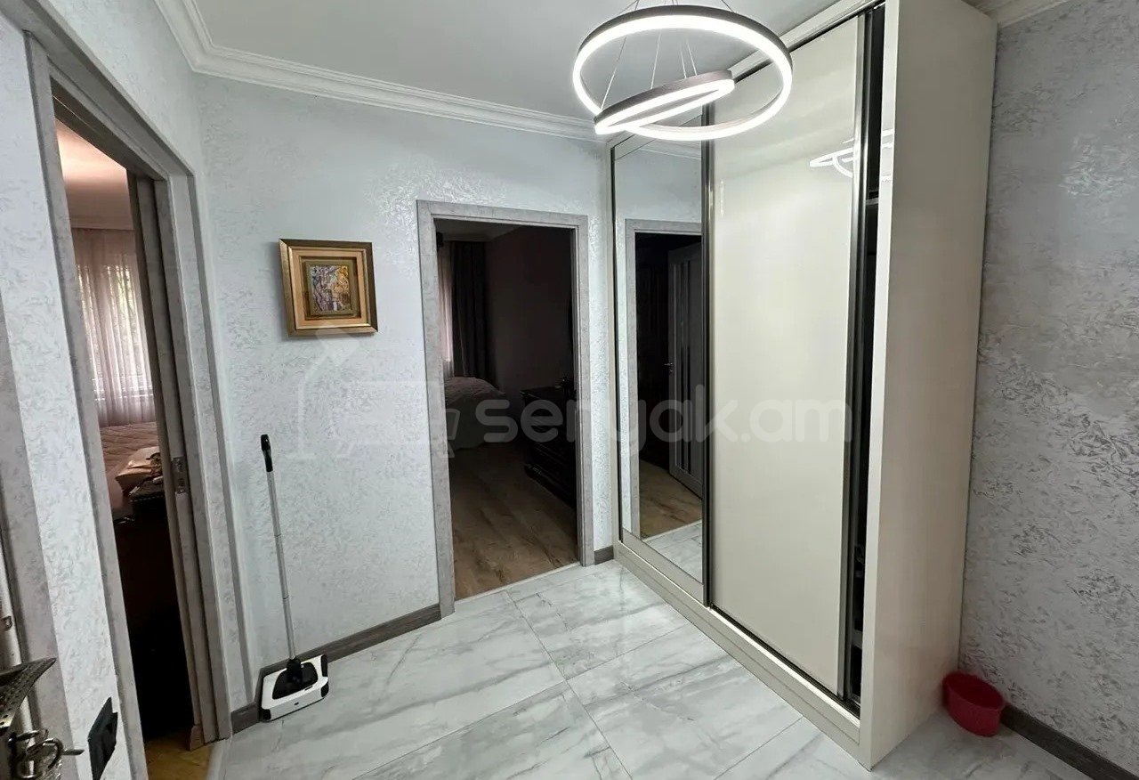 3 Սենյականոց Բնակարան Քարե Շենքում, 65քմ, 1/5 հարկ, Նորմալ Վիճակում