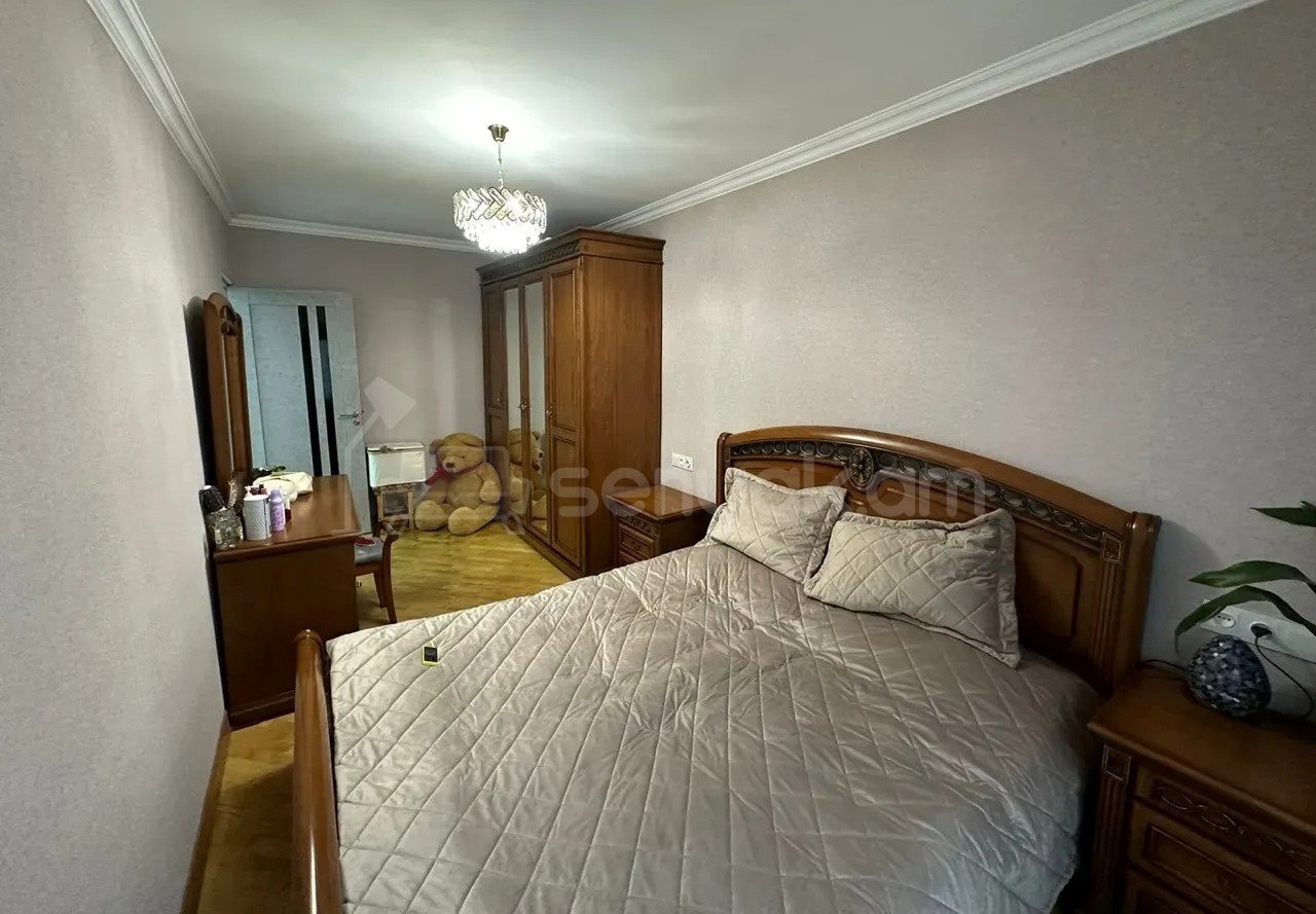 3 Սենյականոց Բնակարան Քարե Շենքում, 65քմ, 1/5 հարկ, Նորմալ Վիճակում