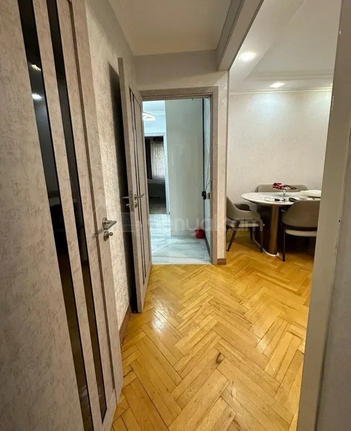 3 Սենյականոց Բնակարան Քարե Շենքում, 65քմ, 1/5 հարկ, Նորմալ Վիճակում