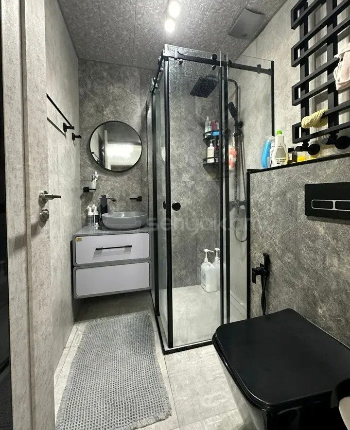 3 Սենյականոց Բնակարան Քարե Շենքում, 65քմ, 1/5 հարկ, Նորմալ Վիճակում