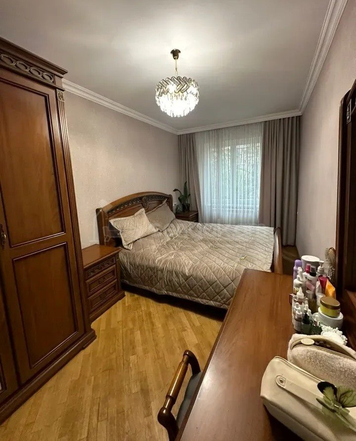 3 Սենյականոց Բնակարան Քարե Շենքում, 65քմ, 1/5 հարկ, Նորմալ Վիճակում