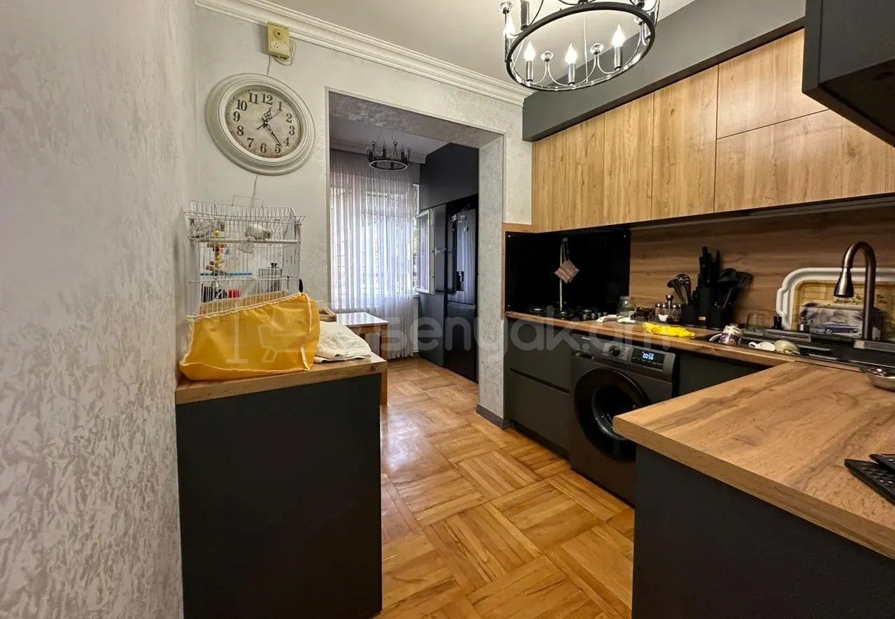 3 Սենյականոց Բնակարան Քարե Շենքում, 65քմ, 1/5 հարկ, Նորմալ Վիճակում