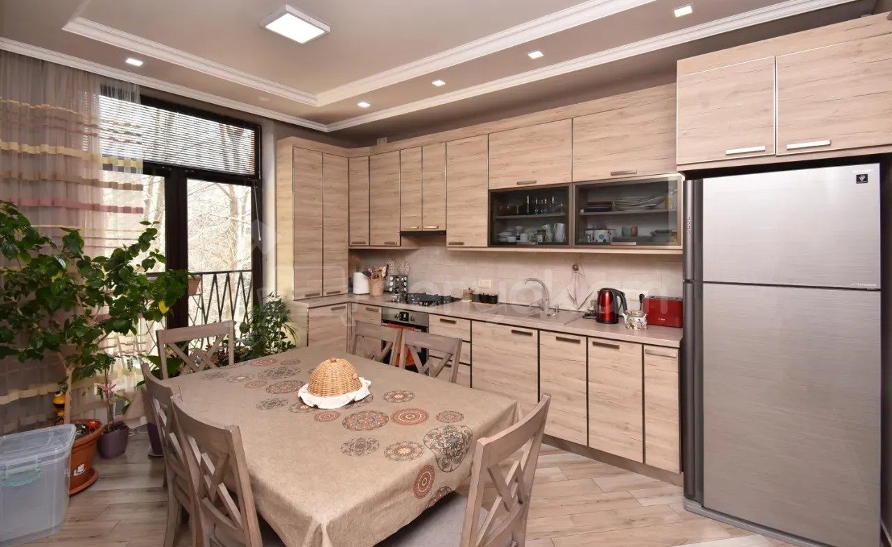 4 Սենյականոց Բնակարան, 150քմ, 3/5 հարկ, Կապիտալ Վերանորոգված