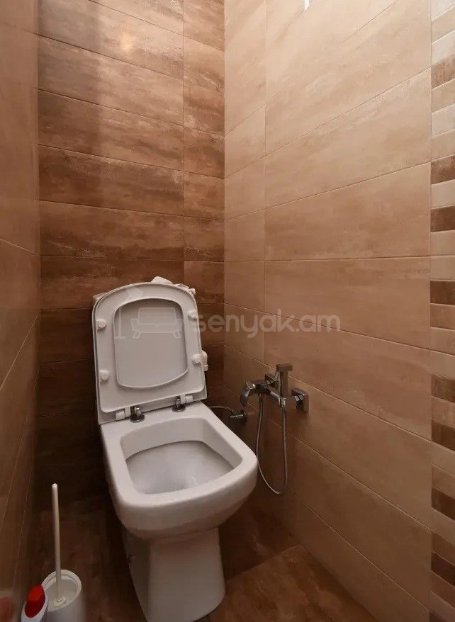 4 Սենյականոց Բնակարան, 150քմ, 3/5 հարկ, Կապիտալ Վերանորոգված