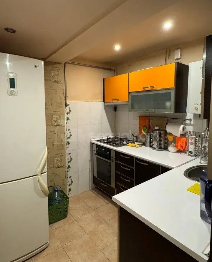 3 Սենյականոց Բնակարան, 60քմ, 9/9 հարկ, Նորմալ Վիճակում