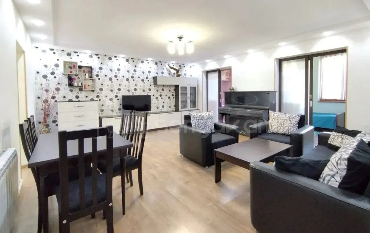 4 Սենյականոց Բնակարան Քարե Շենքում, 78քմ, 3/4 հարկ, Կապիտալ Վերանորոգված