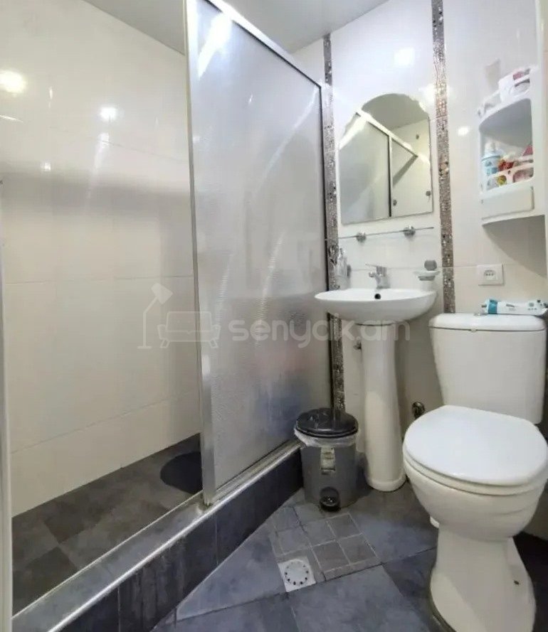 4 Սենյականոց Բնակարան Քարե Շենքում, 78քմ, 3/4 հարկ, Կապիտալ Վերանորոգված