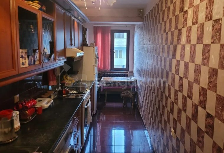 3 Սենյականոց Բնակարան Քարե Շենքում, 86քմ, 3/5 հարկ, Կոսմետիկ Վերանորոգված