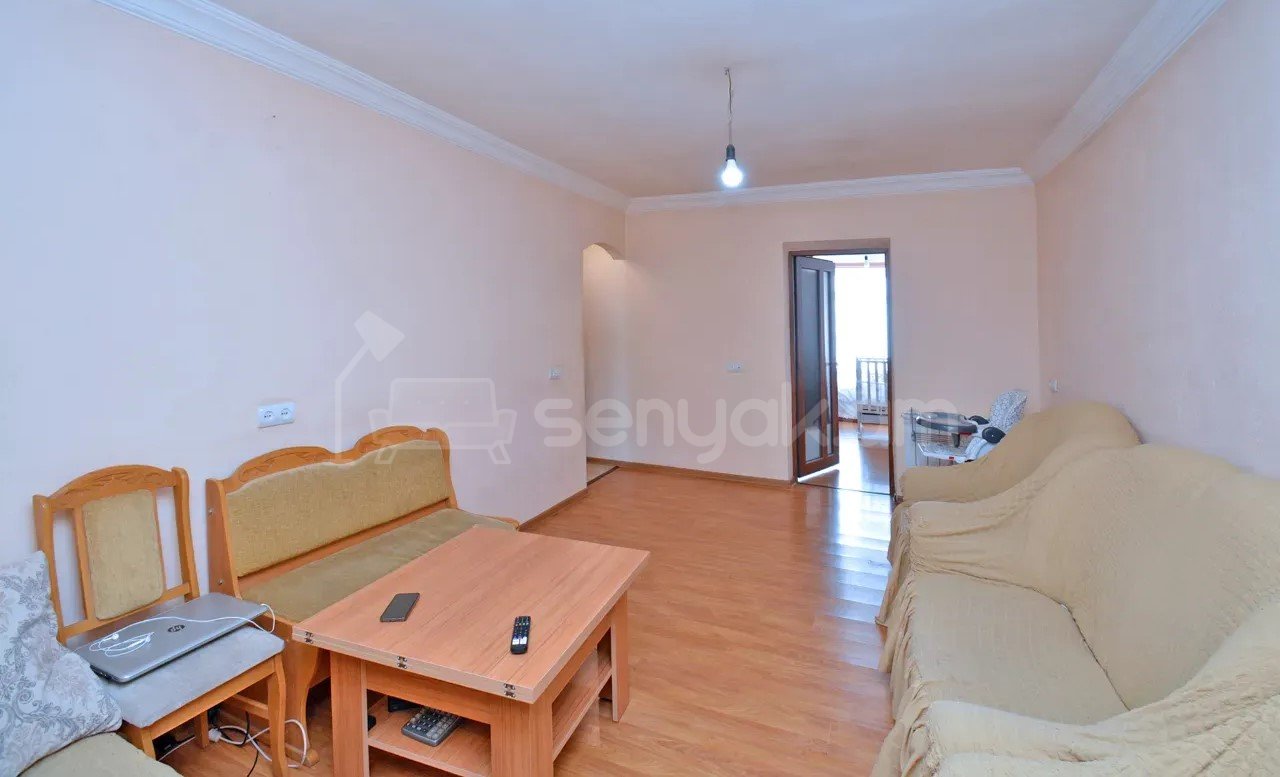 2 Սենյականոց Բնակարան Քարե Շենքում, 55քմ, 5/5 հարկ, Նորմալ Վիճակում