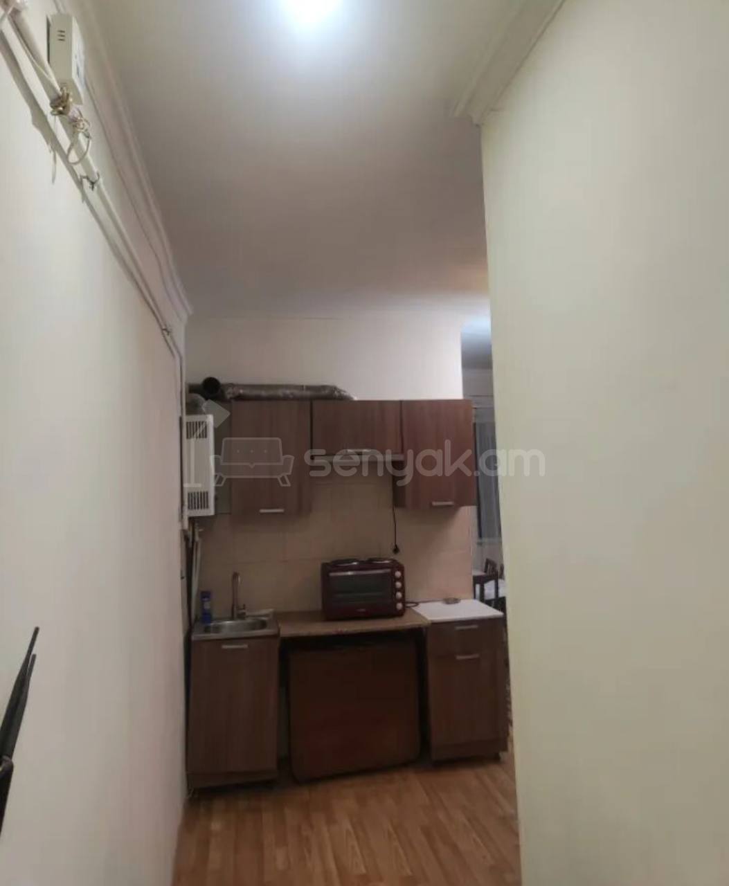 2 Սենյականոց Բնակարան Քարե Շենքում, 50քմ, 2/2 հարկ, Նորմալ Վիճակում, Կահավորված