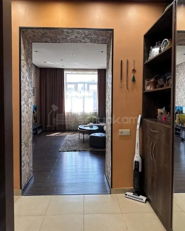 2 Սենյականոց Բնակարան Քարե Շենքում, 60քմ, 4/5 հարկ, Կապիտալ Վերանորոգված