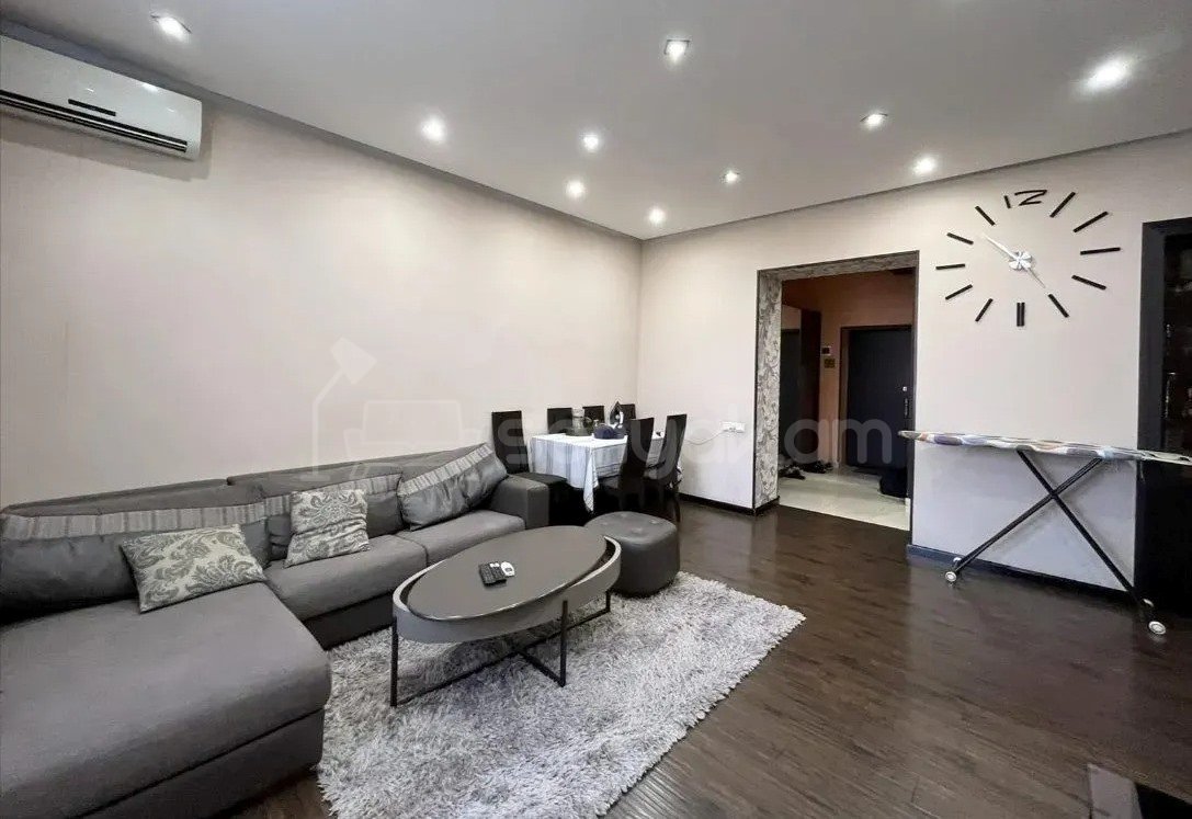 2 Սենյականոց Բնակարան Քարե Շենքում, 60քմ, 4/5 հարկ, Կապիտալ Վերանորոգված