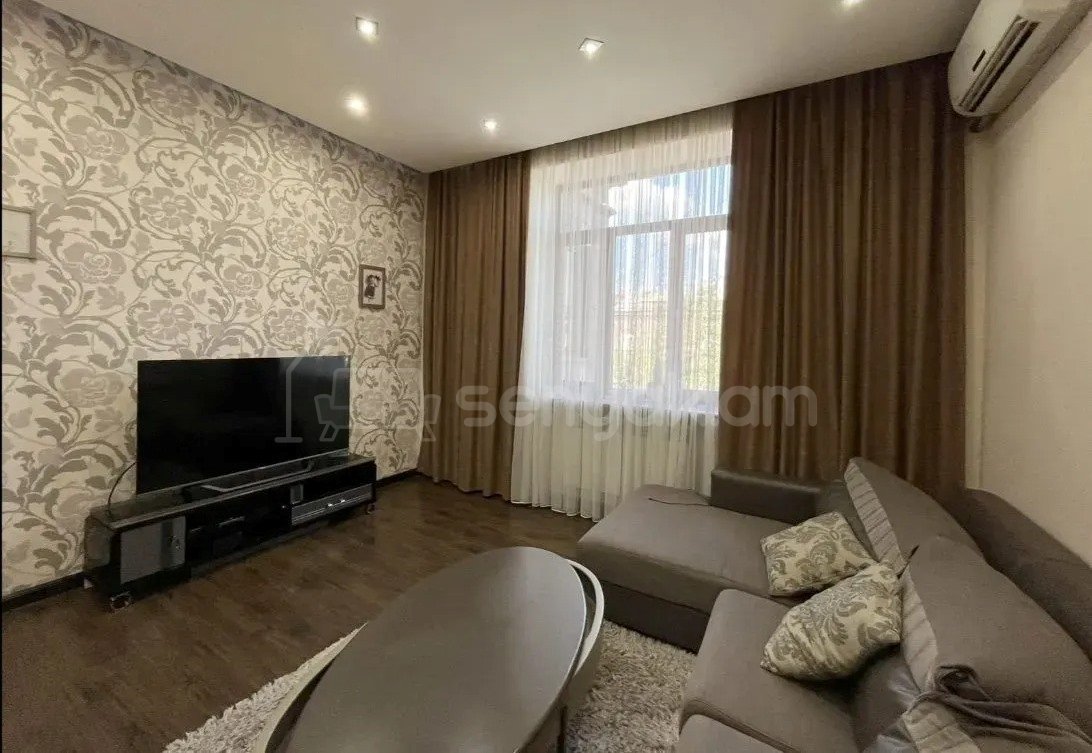 2 Սենյականոց Բնակարան Քարե Շենքում, 60քմ, 4/5 հարկ, Կապիտալ Վերանորոգված