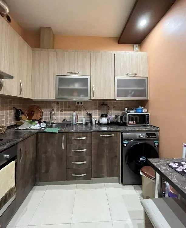 2 Սենյականոց Բնակարան Քարե Շենքում, 60քմ, 4/5 հարկ, Կապիտալ Վերանորոգված