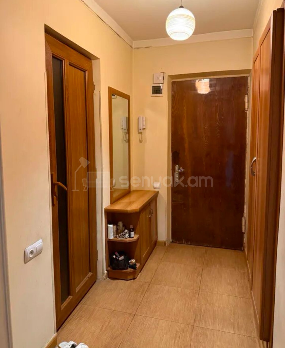 3 Սենյականոց Բնակարան Քարե Շենքում, 63քմ, 5/5 հարկ, Նորմալ Վիճակում, Կահավորված