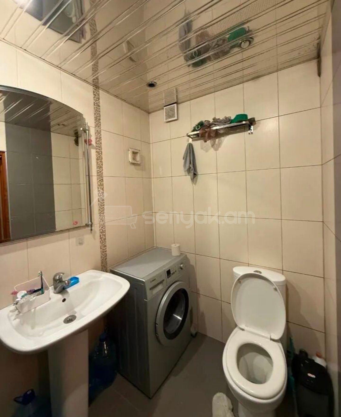 3 Սենյականոց Բնակարան Քարե Շենքում, 63քմ, 5/5 հարկ, Նորմալ Վիճակում, Կահավորված