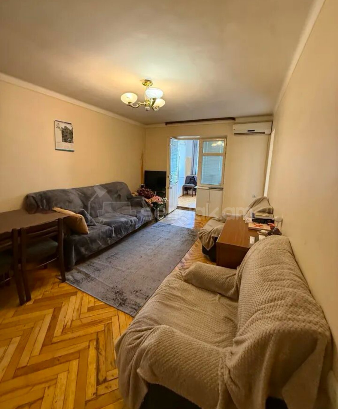 3 Սենյականոց Բնակարան Քարե Շենքում, 63քմ, 5/5 հարկ, Նորմալ Վիճակում, Կահավորված