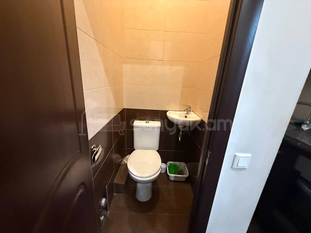 3 Սենյականոց Բնակարան Քարե Շենքում, 70քմ, 2/5 հարկ, Կապիտալ Վերանորոգված, Կահավորված, Արևկող