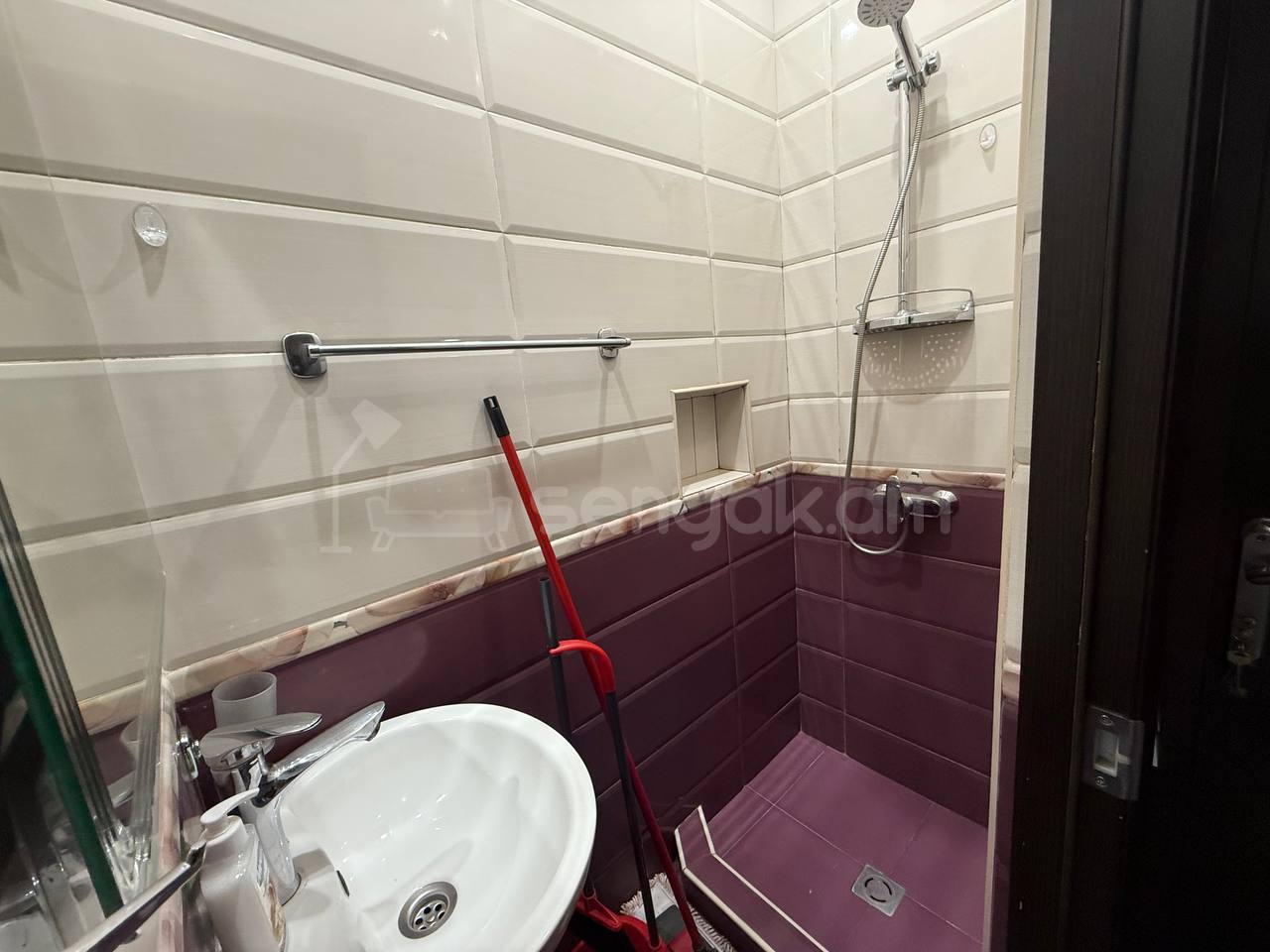 3 Սենյականոց Բնակարան Քարե Շենքում, 70քմ, 2/5 հարկ, Կապիտալ Վերանորոգված, Կահավորված, Արևկող