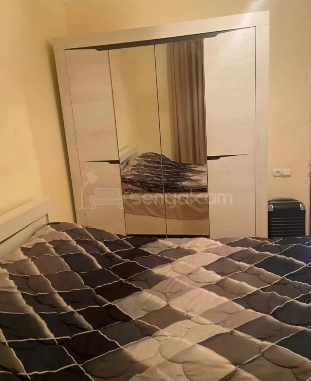 2 Սենյականոց Բնակարան Քարե Շենքում, 65քմ, 3/5 հարկ, Նորմալ Վիճակում, Կահավորված, Արևկող